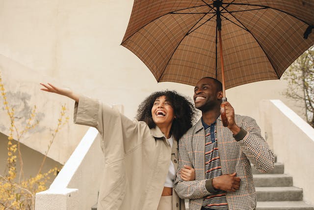 Comment les parapluies complètent votre garde-robe d&rsquo;hiver